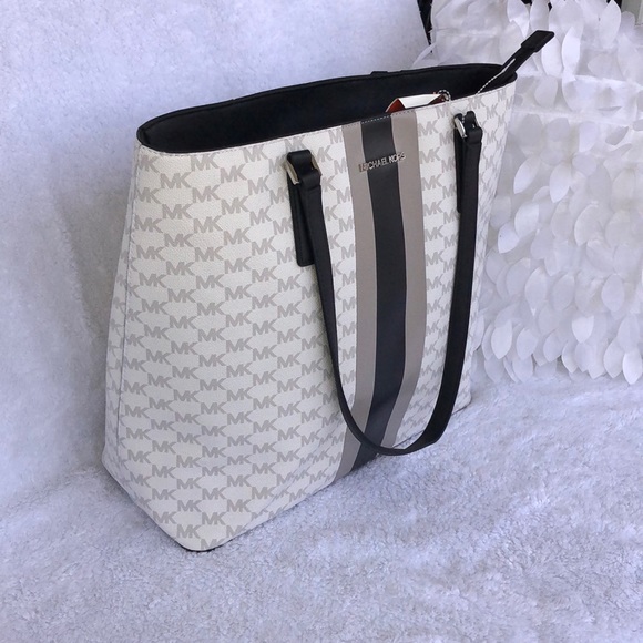 ⚠️SALE⚠️NWT Michael Kors purse. FINAL Price-Firm - Picture 3 of 12